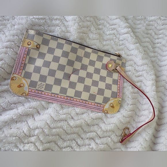 Checkered Chain Pouch - Picture 6 of 9